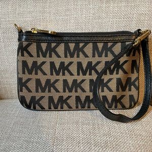 Michae Kors Wristlet